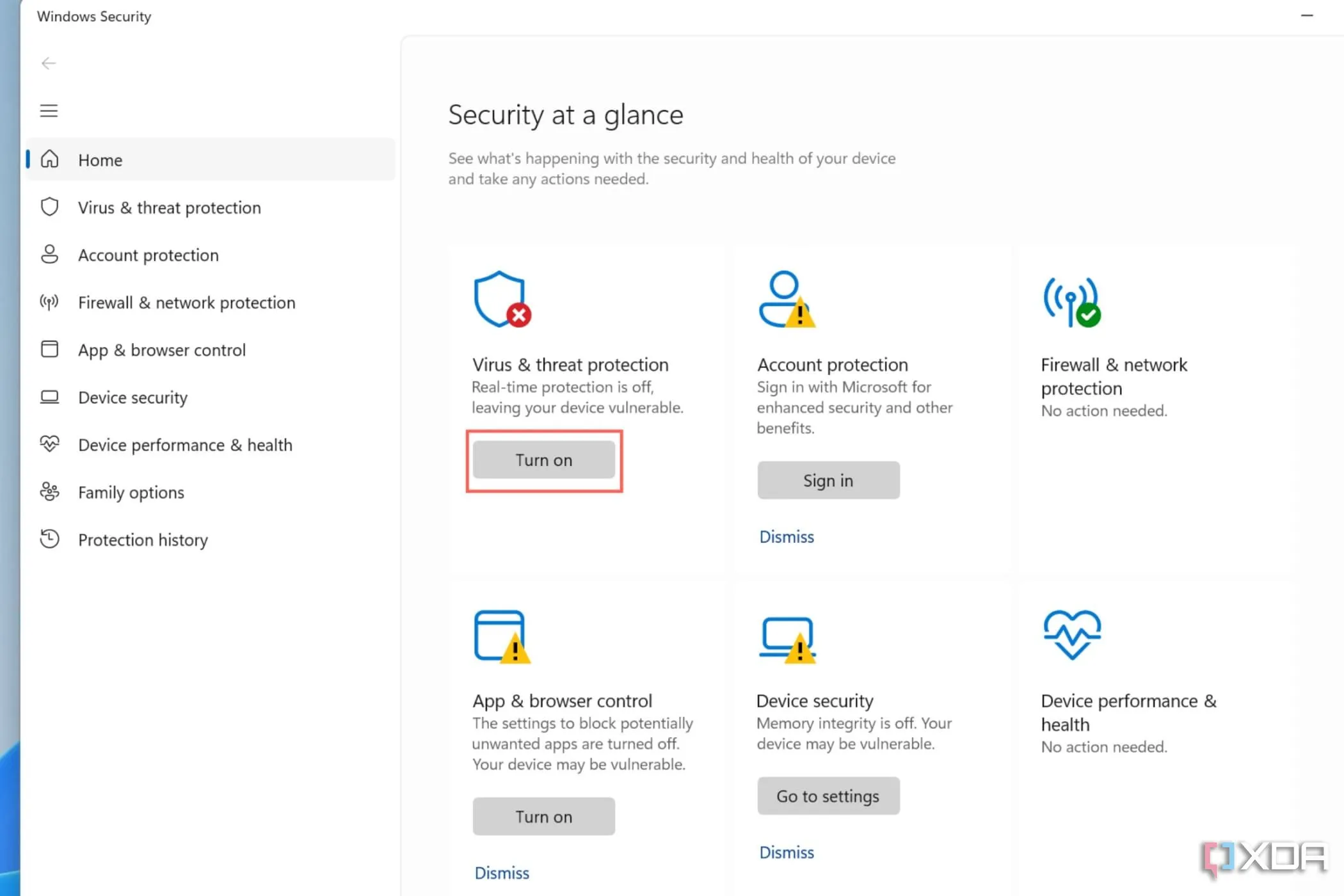 Ảnh chụp màn hình các bước kích hoạt Windows Defender, cho thấy cài đặt bảo mật tích hợp sẵn giúp bảo vệ máy tính Windows.