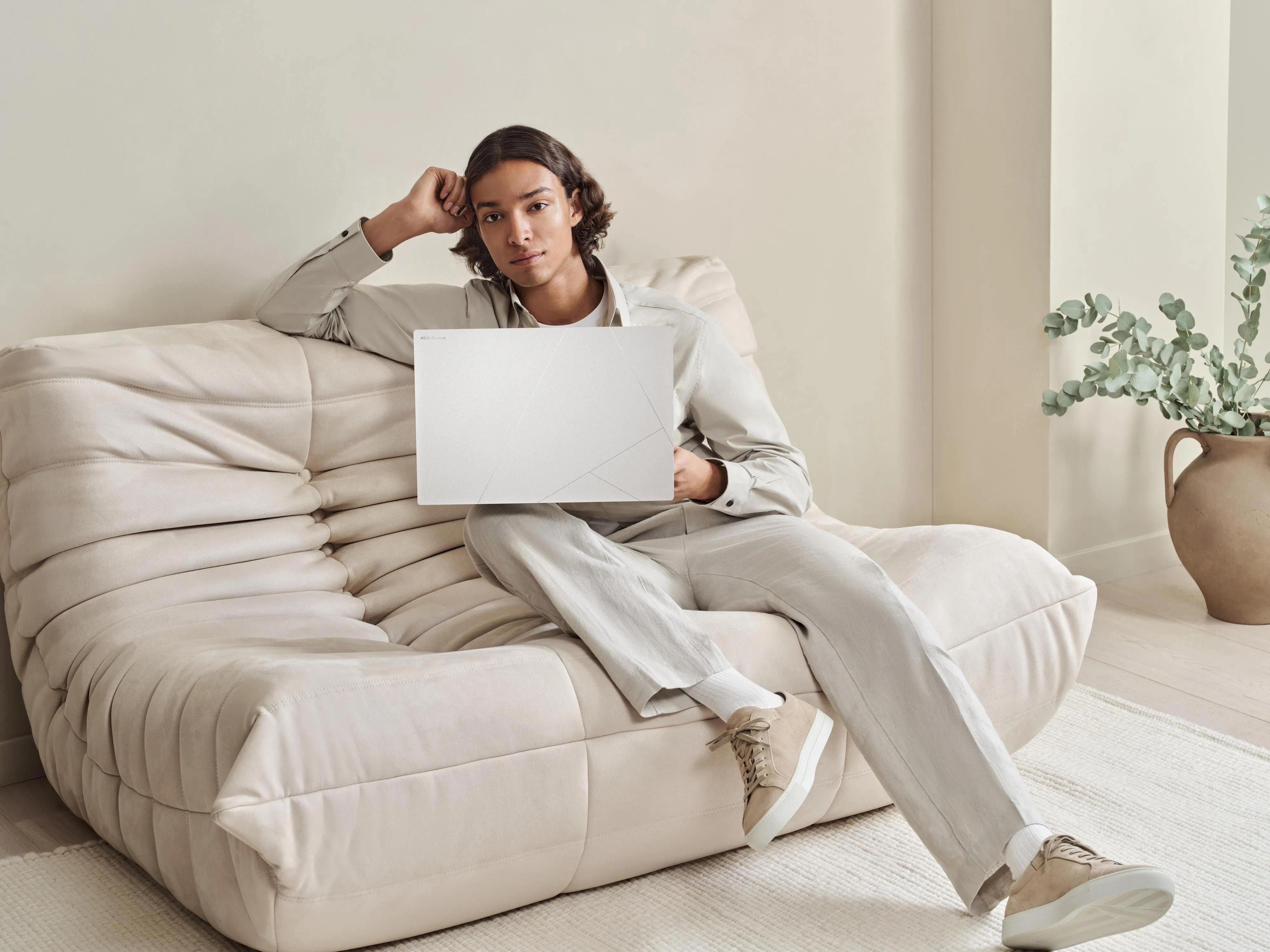 Asus Zenbook S 16 với màn hình 3K OLED sống động, lý tưởng cho công việc và giải trí
