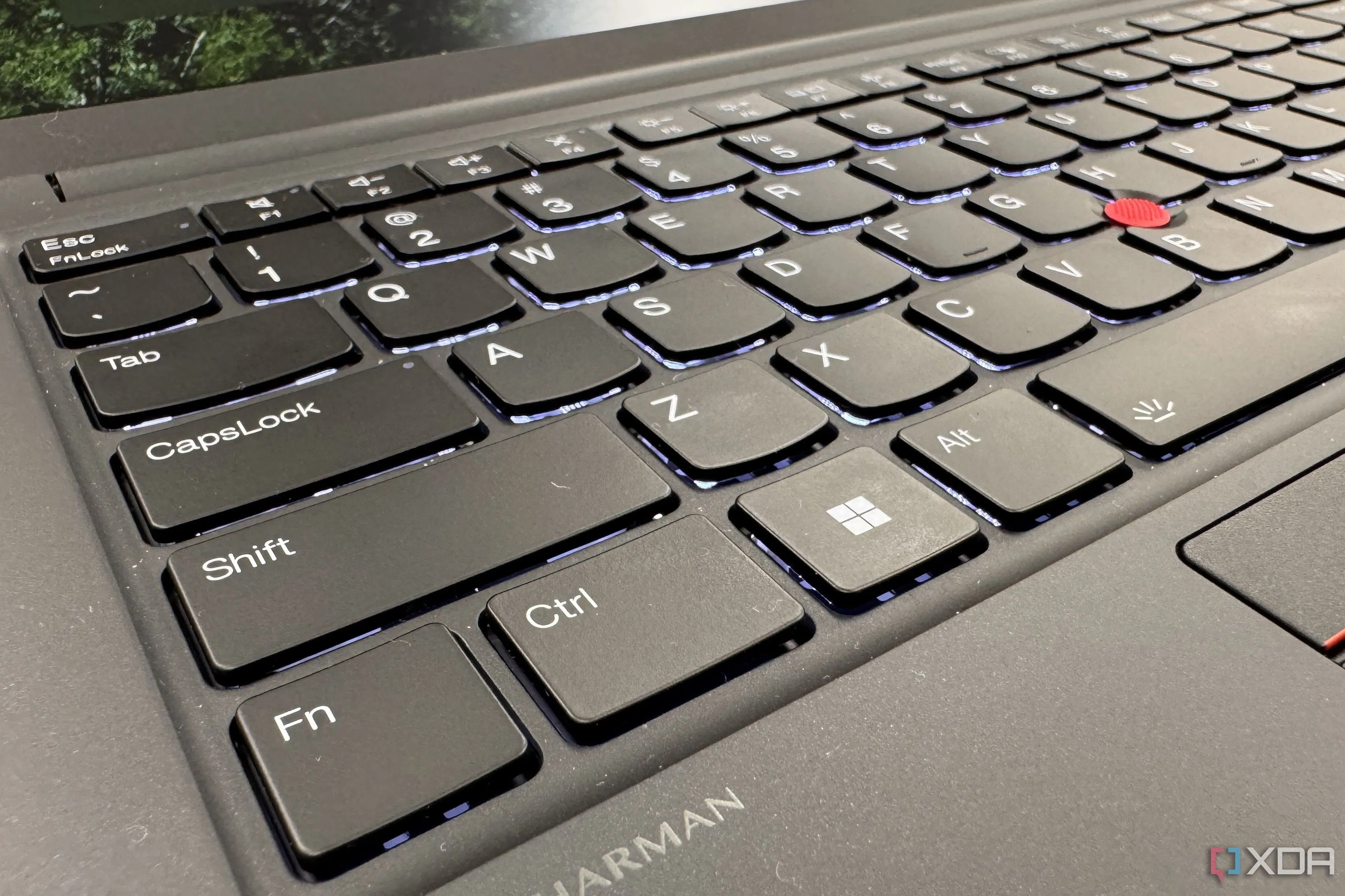 Bàn phím của laptop Lenovo ThinkPad E14 Gen 6 với góc nhìn tổng thể, minh họa vị trí các phím tắt trên Windows.
