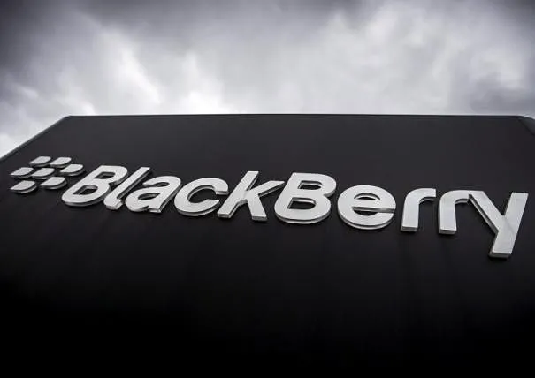 Biển hiệu logo của Blackberry đặt trước văn phòng tại Waterloo, Canada, cho thấy sự trở lại có thể của dòng điện thoại biểu tượng.