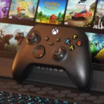 Bộ điều khiển Xbox trên laptop Alienware hiển thị giao diện Xbox Cloud Gaming