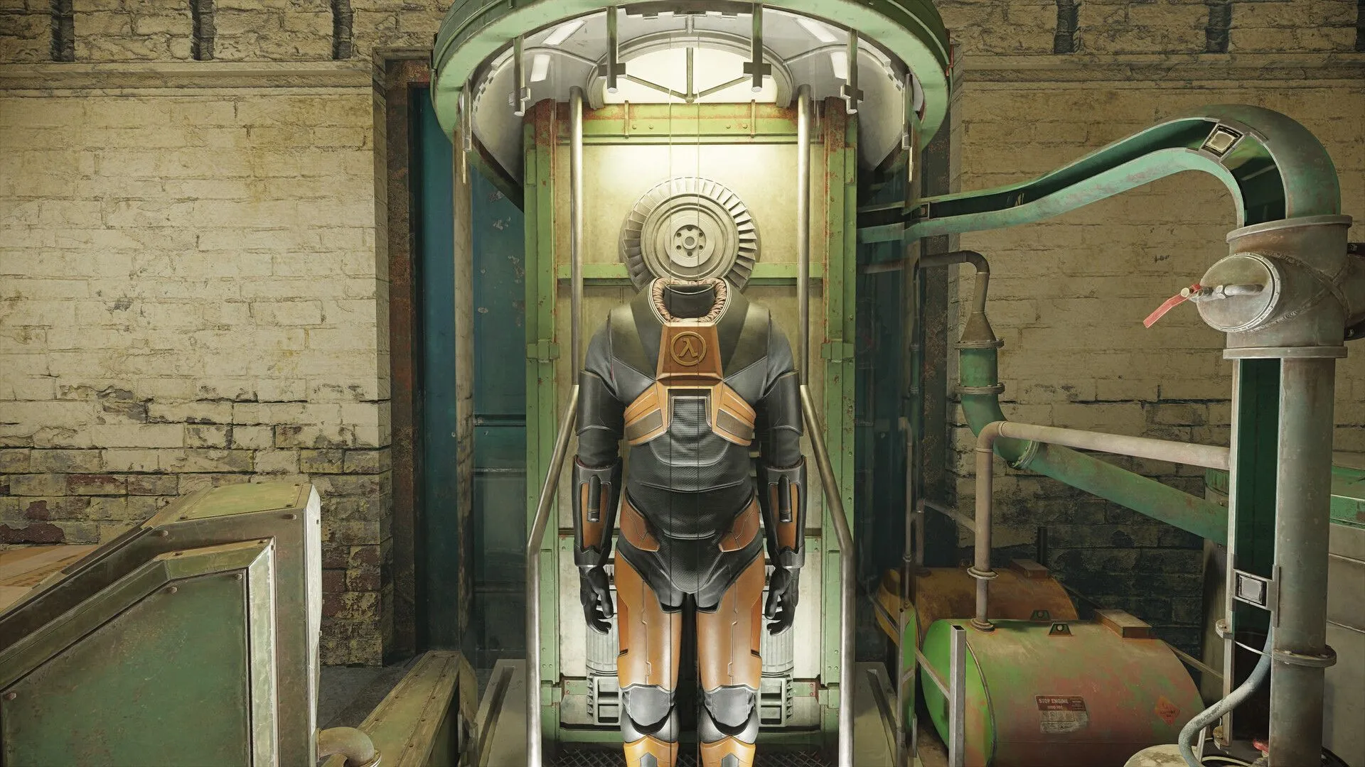 Bộ đồ HEV của Gordon Freeman trong Half-Life 2 RTX với đồ họa dò tia nâng cấp