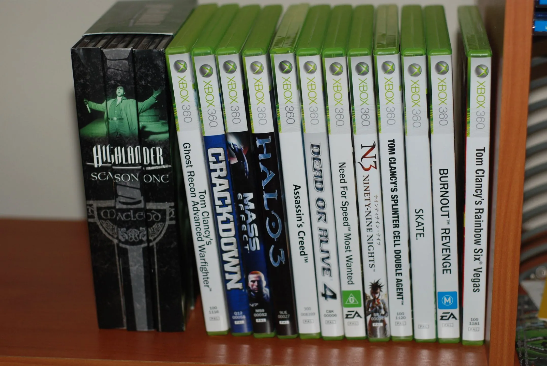 Bộ sưu tập đĩa game Xbox 360, minh họa cho việc stream game Xbox lên PC