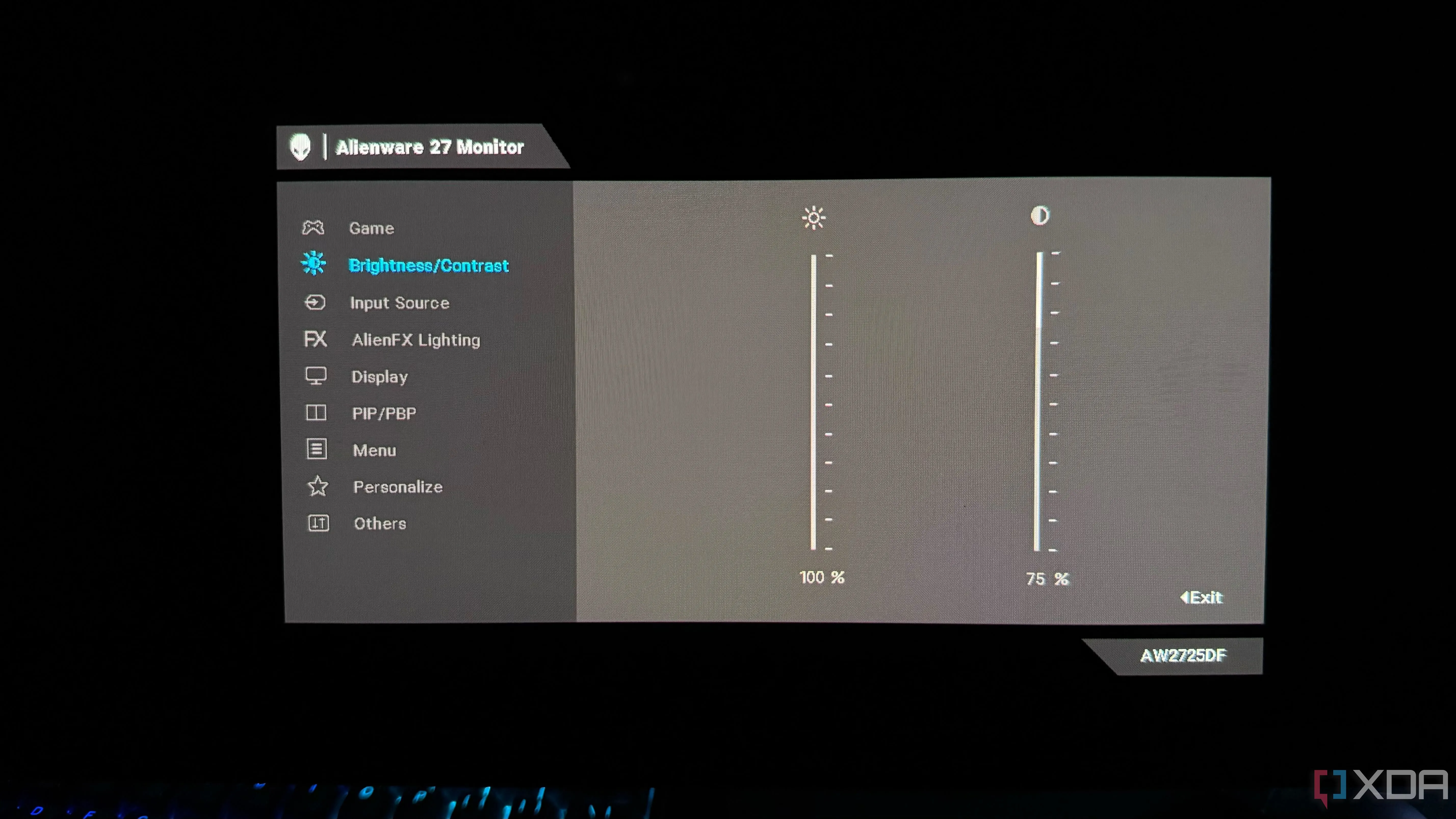 Cài đặt độ sáng và độ tương phản trên menu OSD của màn hình Alienware