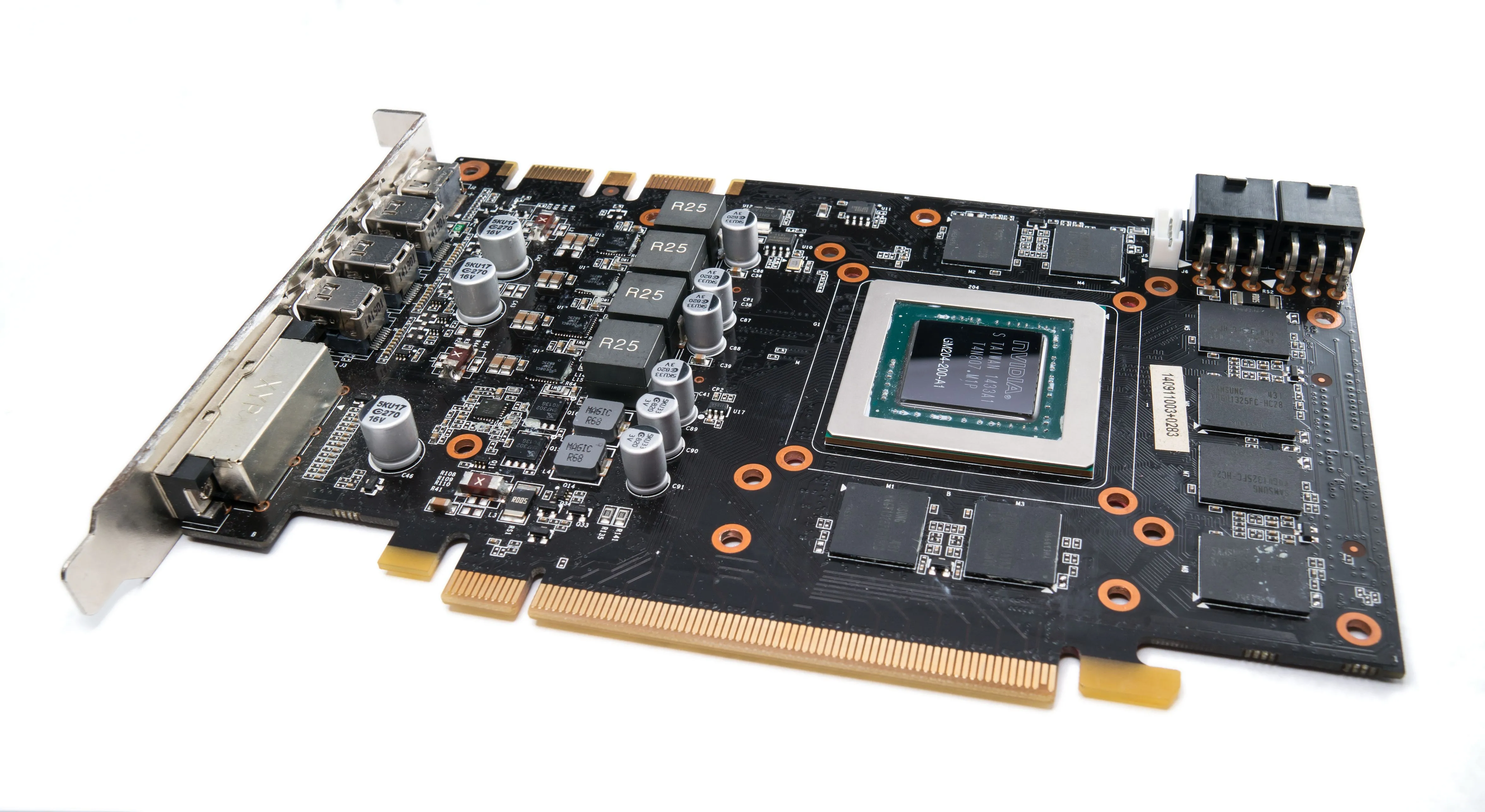 Cận cảnh bo mạch PCB của card đồ họa Nvidia GTX 970