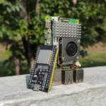 Cận cảnh bo mạch Raspberry Pi và ESP32 biểu trưng cho sức mạnh điện toán phân tán