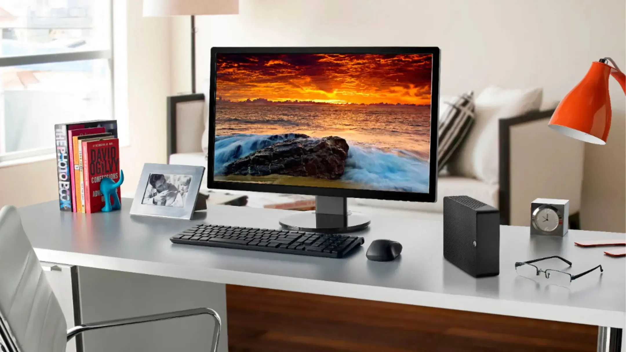 Cận cảnh các cổng kết nối USB 3.0 và nguồn trên ổ cứng Seagate Expansion