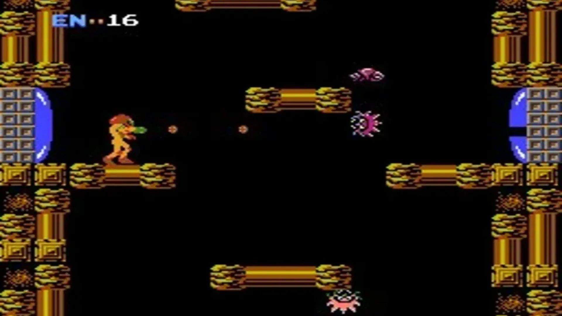 Cảnh quay màn hình game Metroid gốc năm 1986 với Samus Aran đang di chuyển trong hành lang không gian có màu xanh lá và tím đặc trưng của NES.