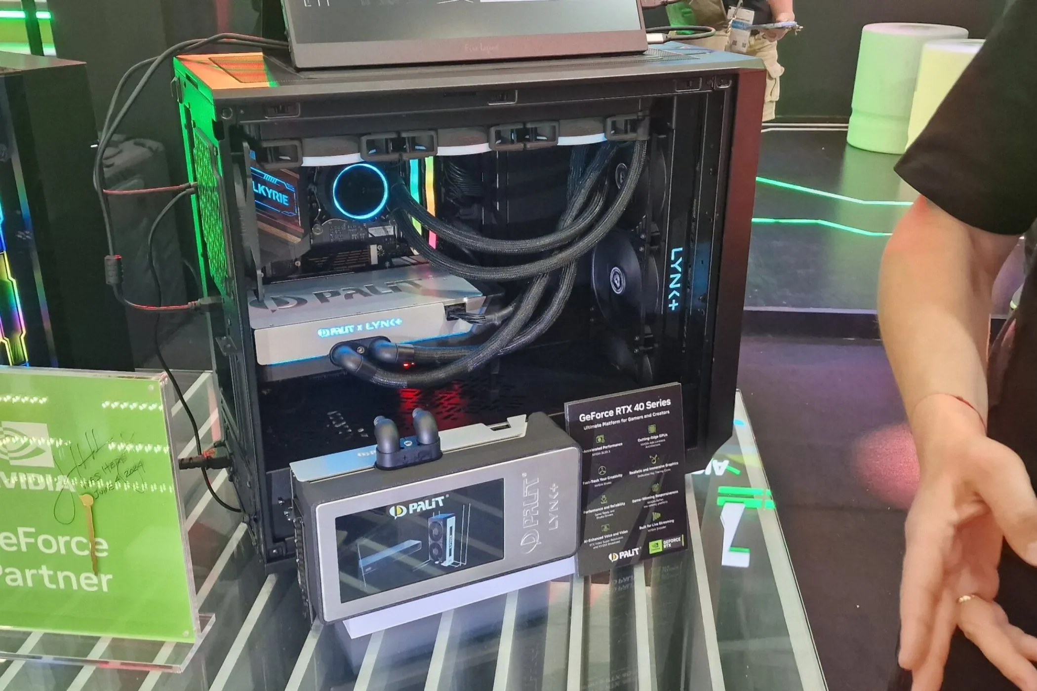 Card đồ họa Palit Lync+ RTX 4090 minh họa lỗi driver Nvidia