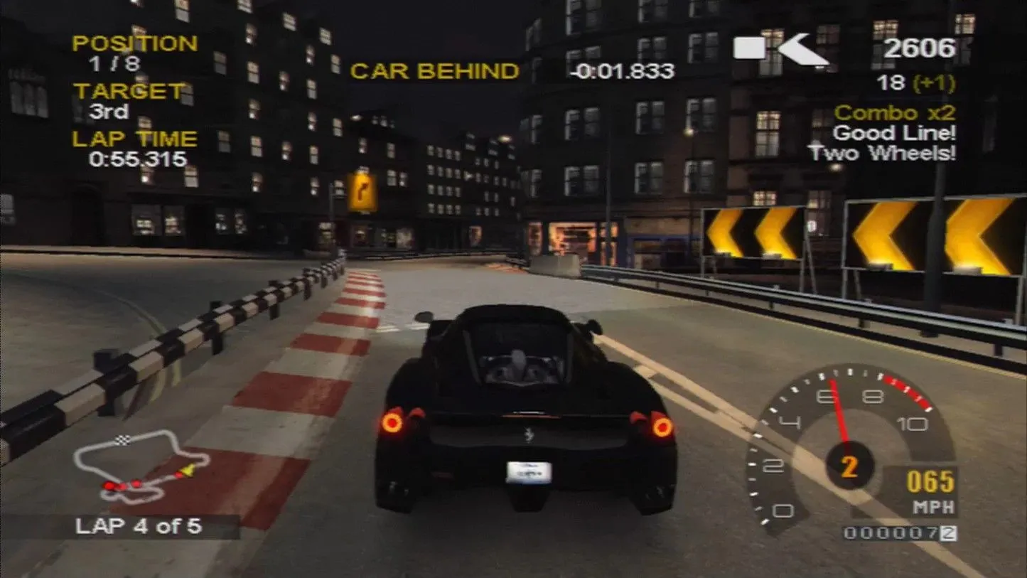 Chiếc xe đua màu đen đang di chuyển trên đường trong Project Gotham Racing 2