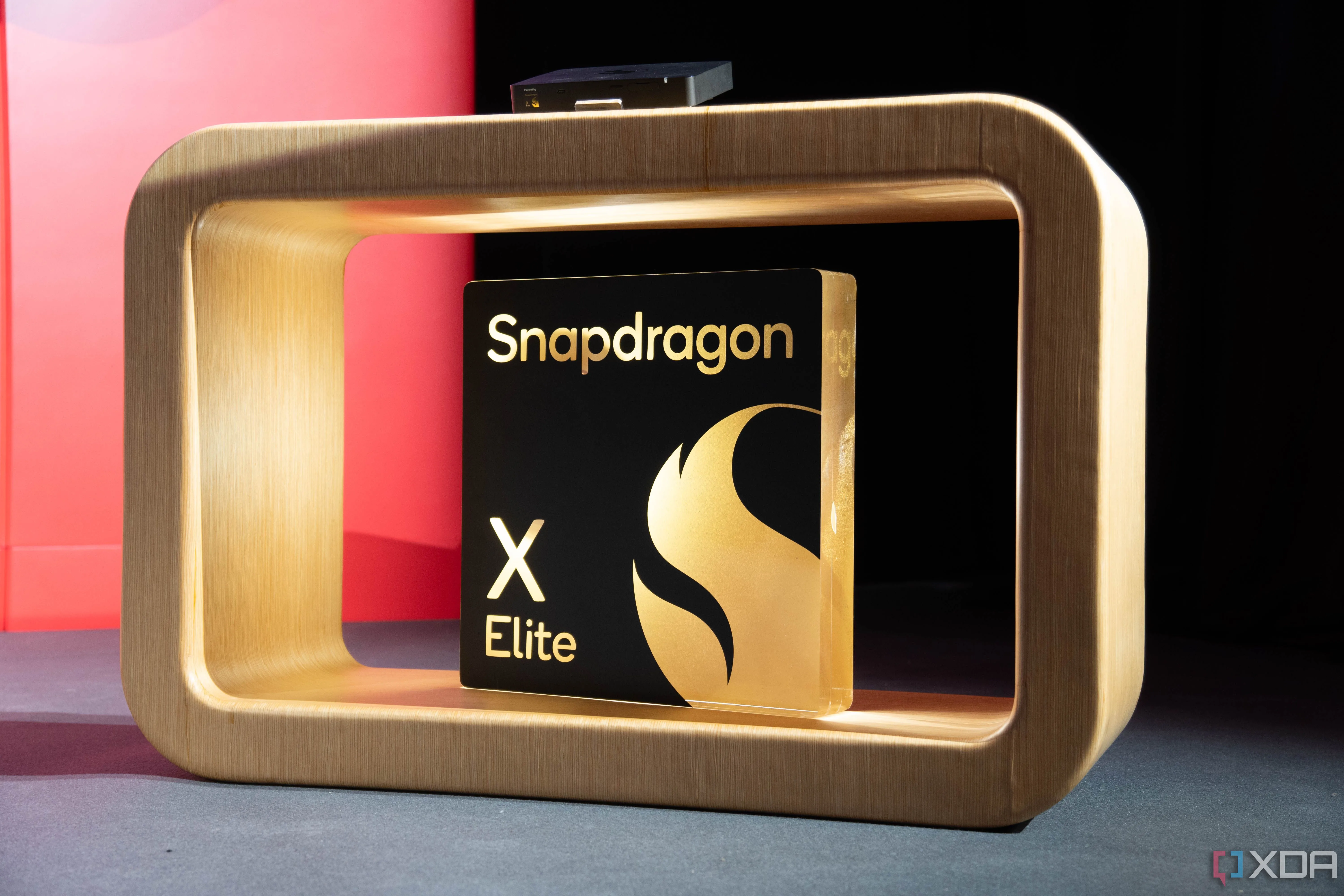 Chip Qualcomm Snapdragon X Elite cho máy tính ARM64