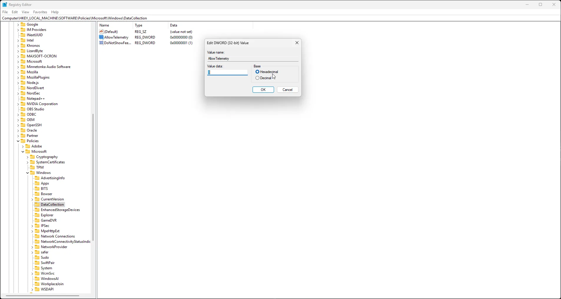 Cửa sổ Registry Editor hiển thị đường dẫn đến khóa DataCollection để vô hiệu hóa Telemetry trên Windows