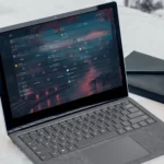 Dashboard tự lưu trữ trên laptop cho game thủ quản lý stream game.