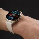 Đồng hồ thông minh Garmin Venu 3S màu đen sang trọng trên cổ tay