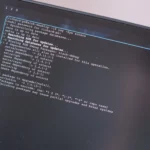 Giao diện kho ứng dụng AUR của Arch Linux, thể hiện sự đa dạng và dễ tiếp cận các gói phần mềm