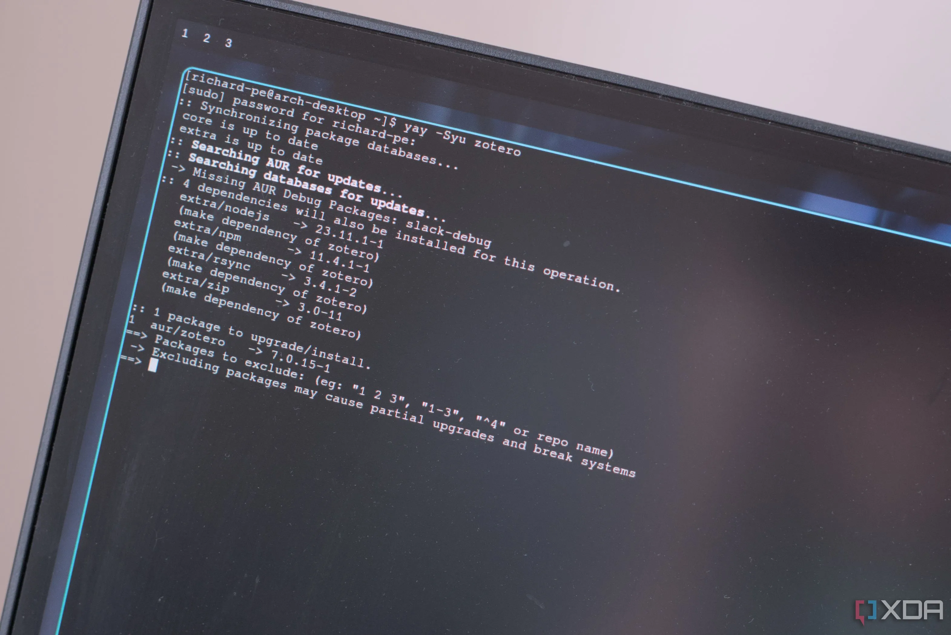 Giao diện kho ứng dụng AUR của Arch Linux, thể hiện sự đa dạng và dễ tiếp cận các gói phần mềm