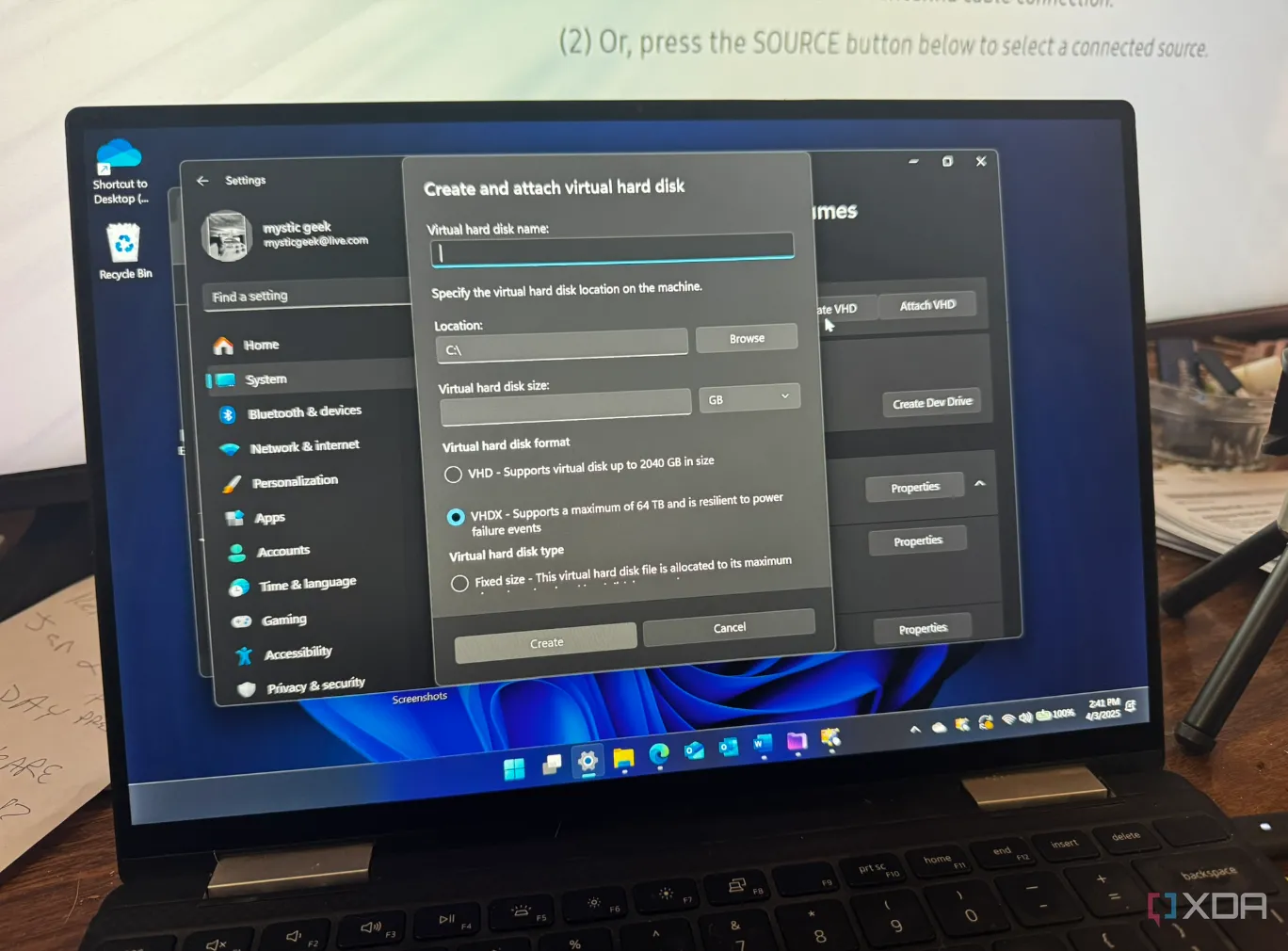 Giao diện người dùng Windows 11 trên máy tính xách tay, minh họa môi trường hoạt động của các tính năng bảo mật nâng cao.