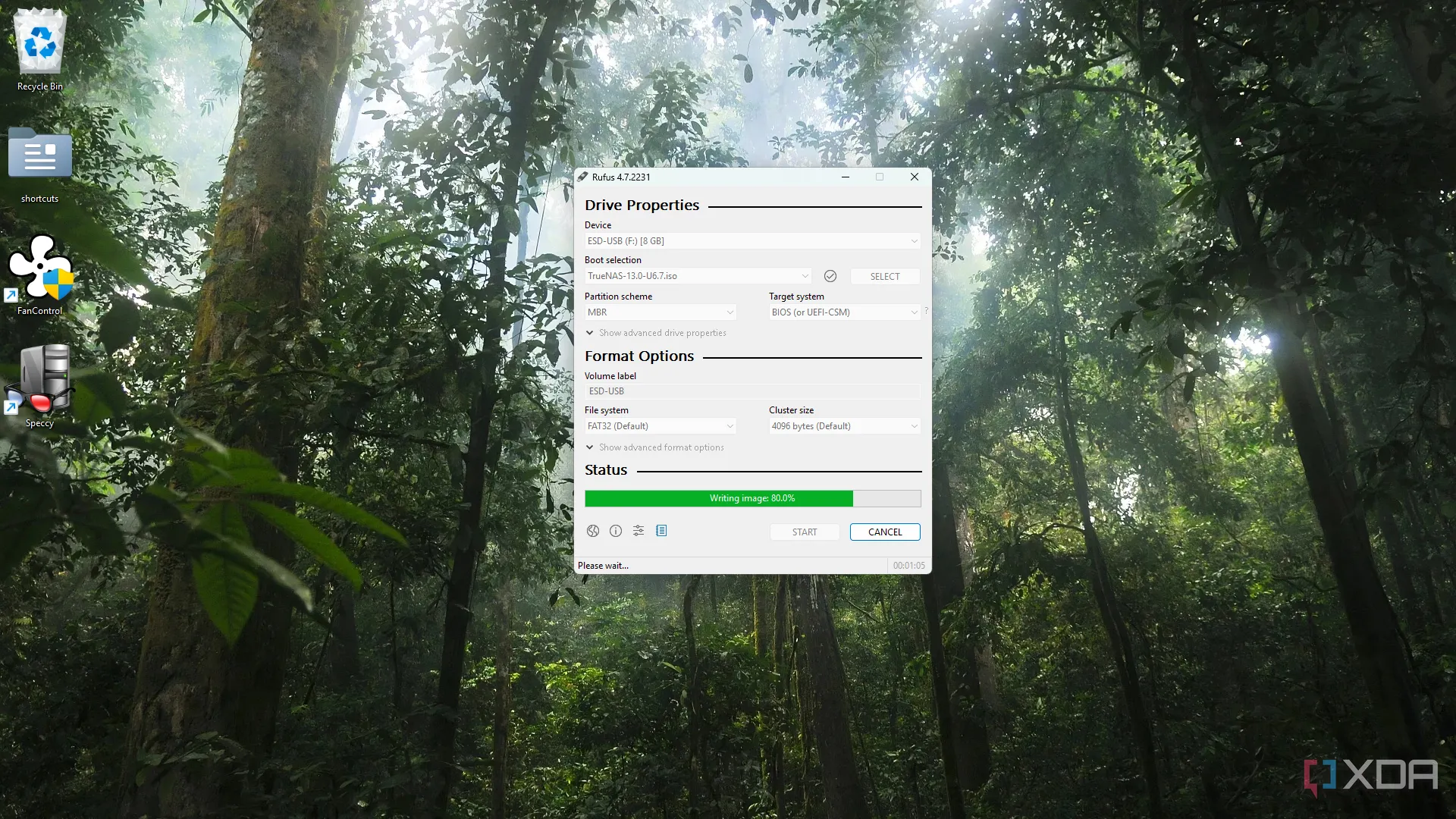 Giao diện phần mềm Rufus hiển thị quá trình tạo USB cài đặt hệ điều hành, tận dụng tính năng wimlib mới