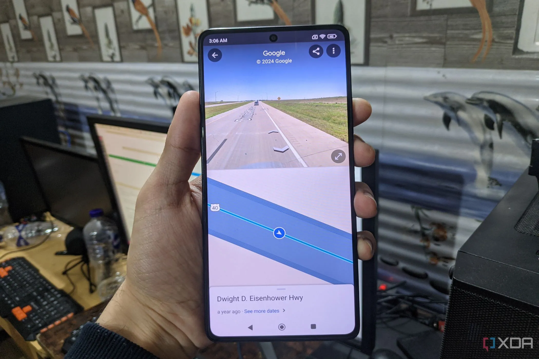 Giao diện ứng dụng Google Maps trên smartphone, minh họa lịch sử vị trí Timeline