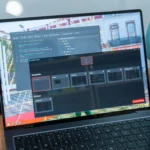 Giao diện Windows 11 trên laptop với cửa sổ Registry Editor và FancyZones của PowerToys