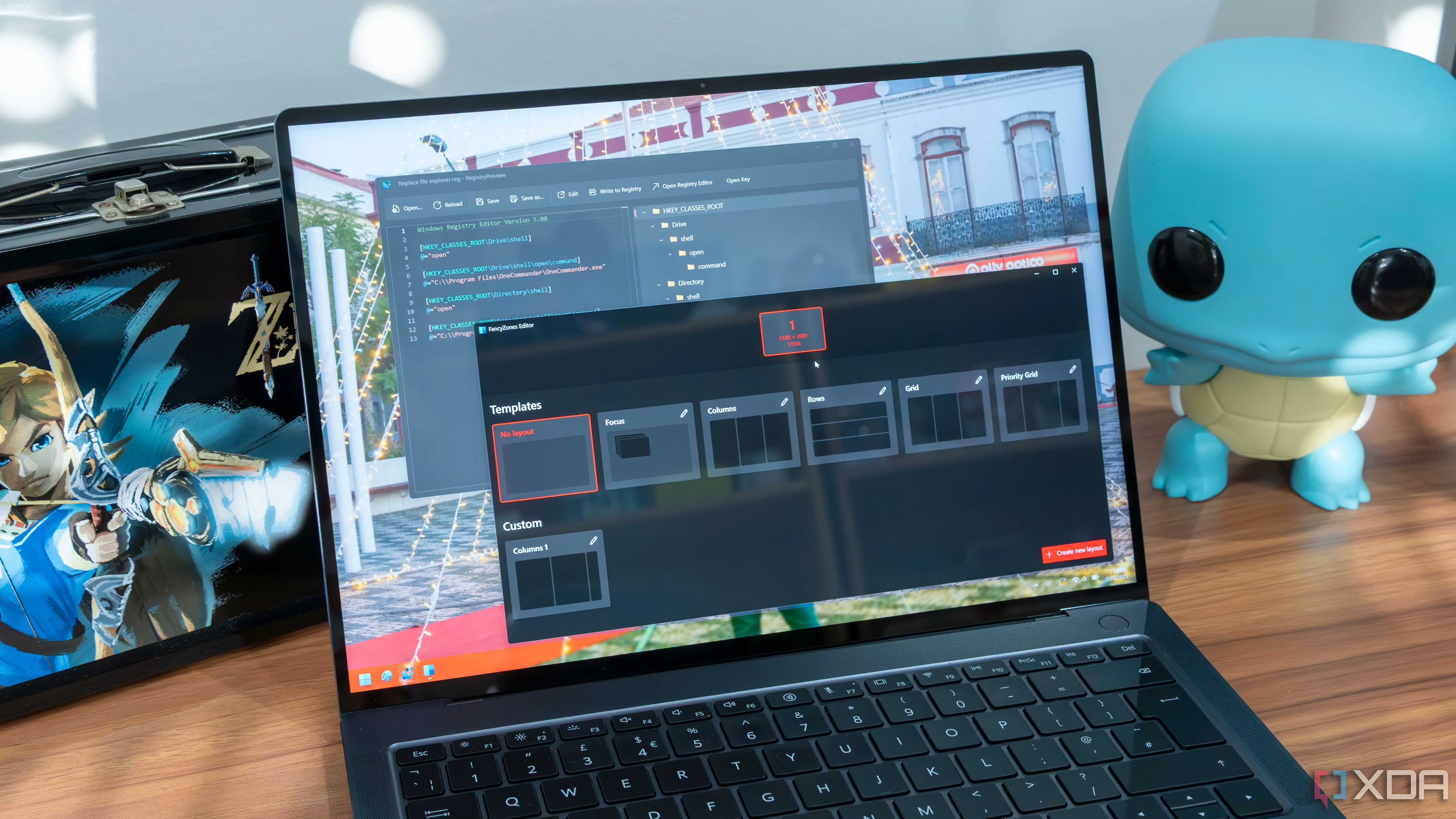 Giao diện Windows 11 trên laptop với cửa sổ Registry Editor và FancyZones của PowerToys