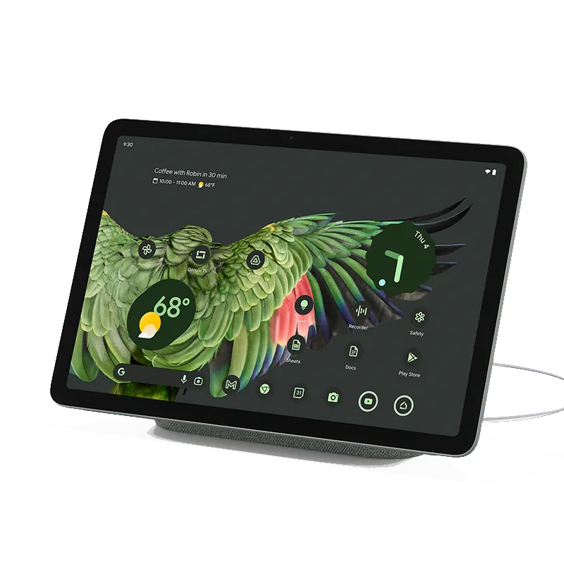 Google Pixel Tablet màu Hazel đặt trên đế sạc loa