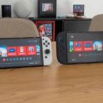 Hai mẫu console Nintendo Switch OLED và Nintendo Switch 2 hiển thị màn hình chính, minh họa sự so sánh phần cứng
