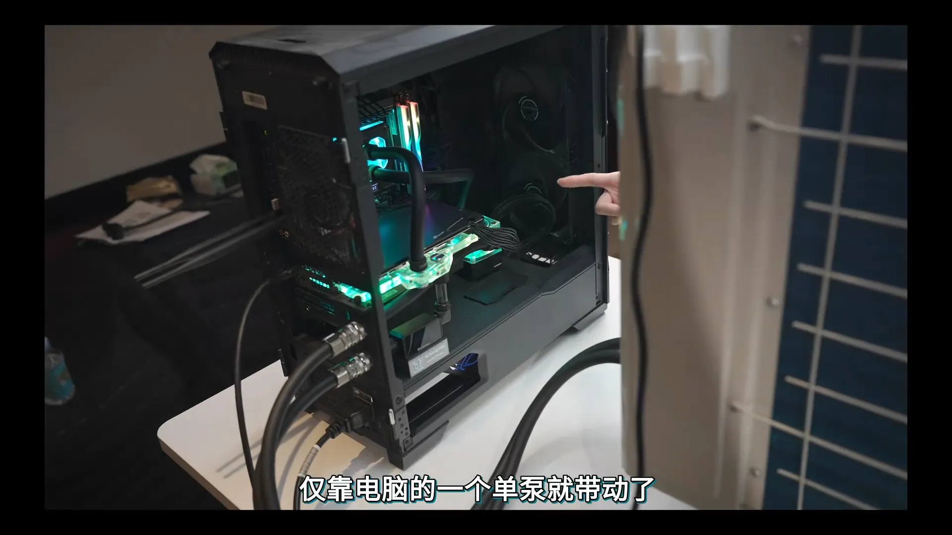 Hệ thống tản nhiệt nước cho RTX 4090 kết nối với điều hòa không khí để làm mát