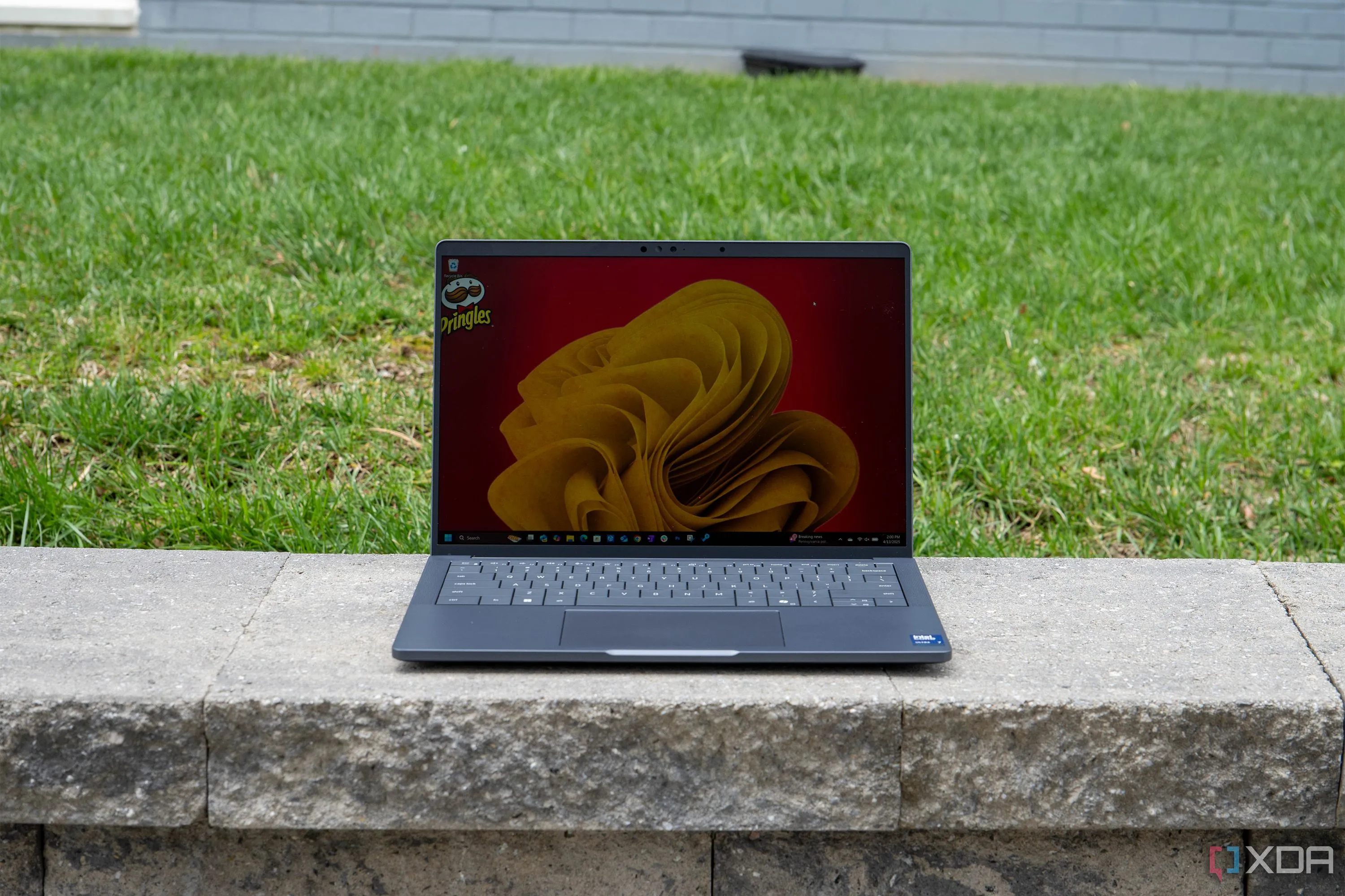 Hiệu năng mạnh mẽ của Dell Pro 14 Premium được cung cấp bởi chip Intel Lunar Lake, xử lý mượt mà các tác vụ