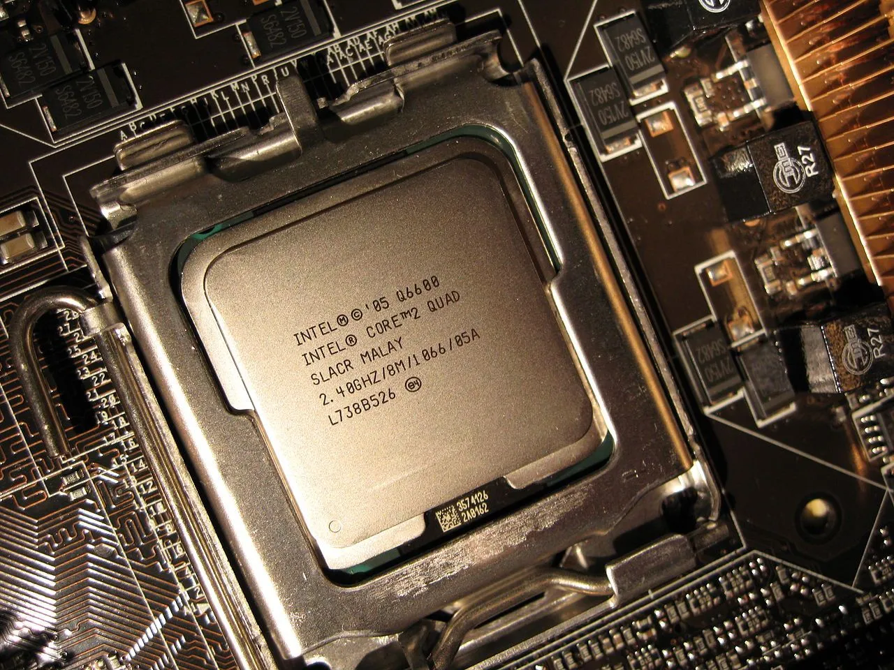 Hình ảnh cận cảnh bộ vi xử lý Intel Core 2 Quad Q6600