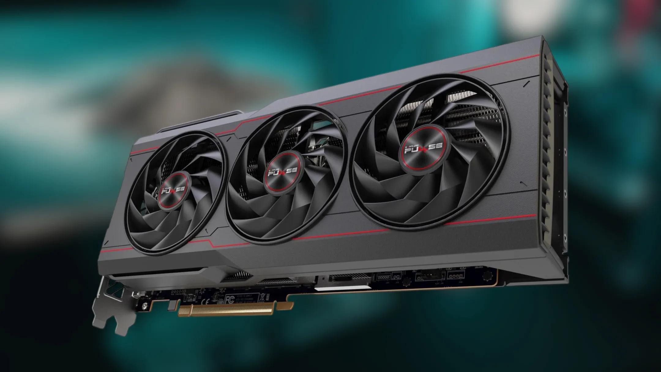Hình ảnh cận cảnh card đồ họa Sapphire PULSE Radeon RX 7900 XTX với thiết kế mạnh mẽ