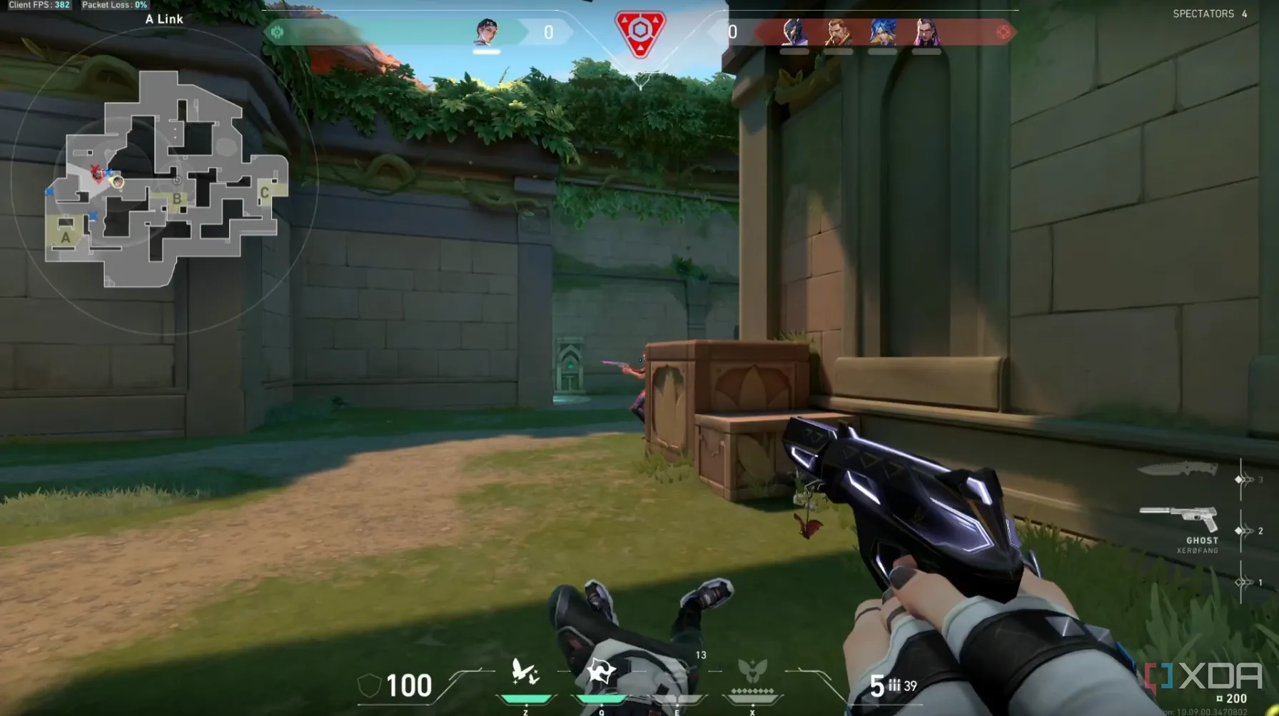 Hình ảnh game Valorant đang chạy trên máy tính, minh họa tầm quan trọng của độ trễ thấp trong game FPS