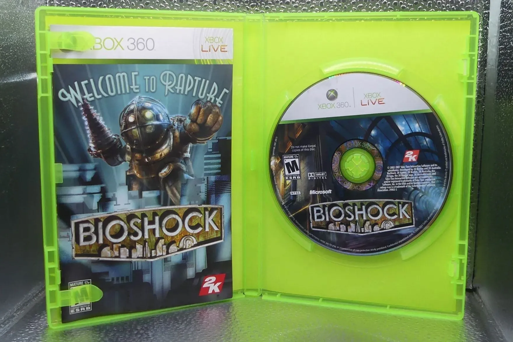 Hộp đĩa game BioShock trên Xbox 360, biểu tượng cho thư viện game phong phú.