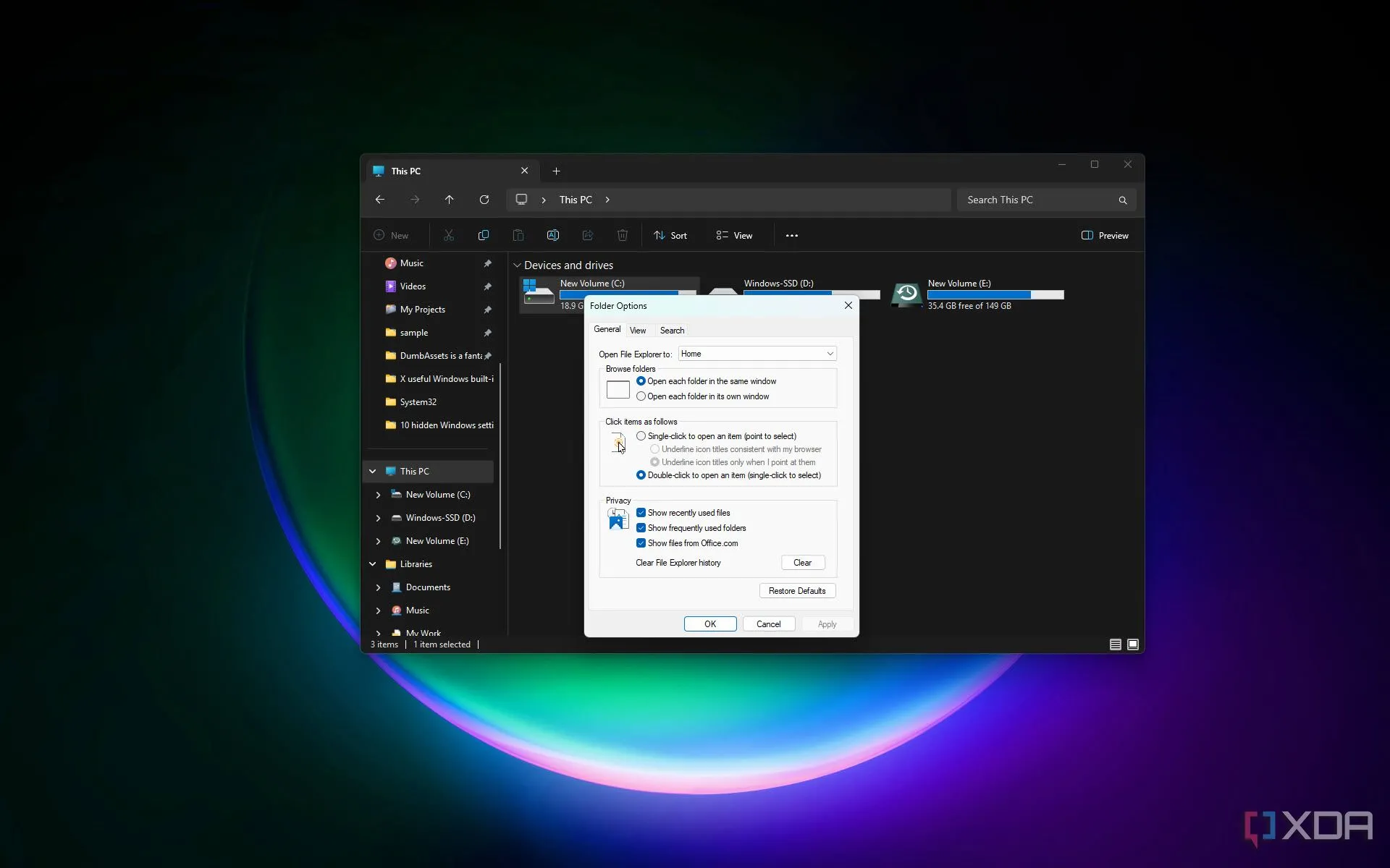 Hộp thoại Tùy chọn Thư mục trong File Explorer của Windows, với các cài đặt quyền riêng tư để ẩn tập tin và thư mục gần đây.