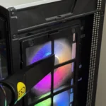 Lưới lọc bụi bẩn phía trước của vỏ máy tính PC đã bị bám đầy bụi