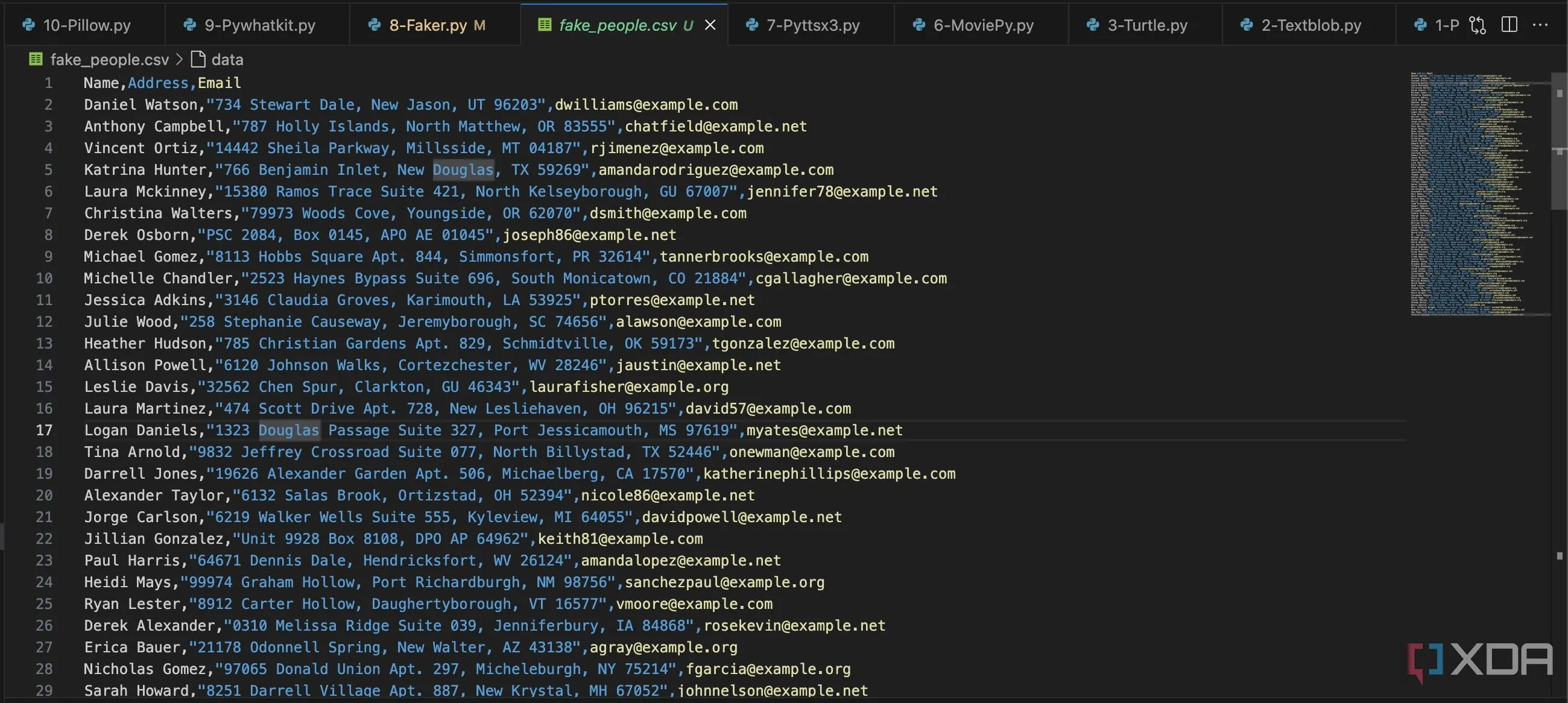 Mã lệnh Python tạo danh sách dữ liệu người dùng giả, minh họa độ phức tạp code