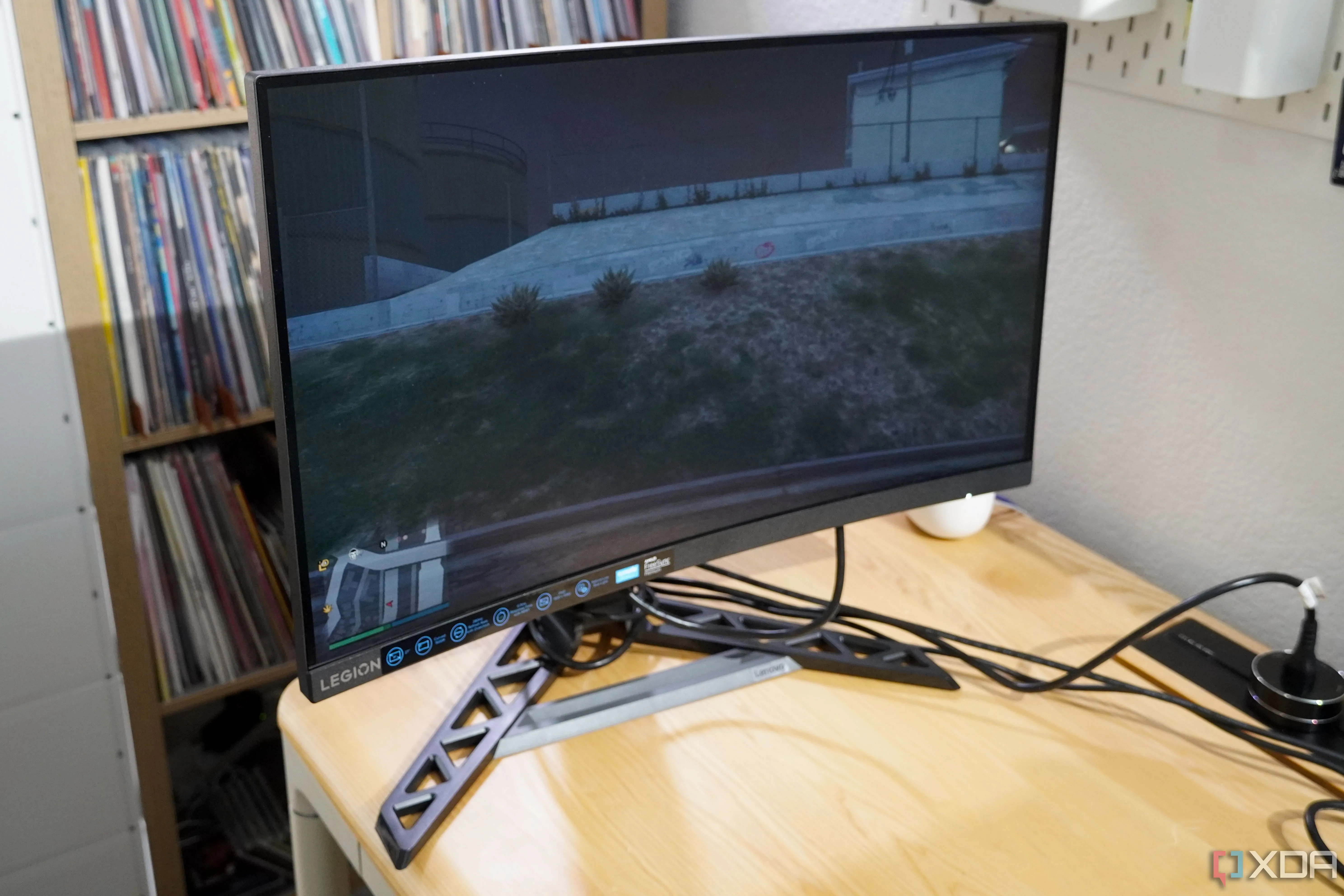 Màn hình cong Lenovo Legion tần số quét cao, phù hợp để tận dụng tối đa FPS trong game