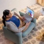 Màn hình Copilot+ PC trong quảng cáo Microsoft, nhấn mạnh hiệu năng vượt trội MacBook Air M3