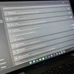 Màn hình laptop chạy Windows 11 hiển thị giao diện phần mềm, minh họa cho các công cụ hỗ trợ chuyển đổi dữ liệu.