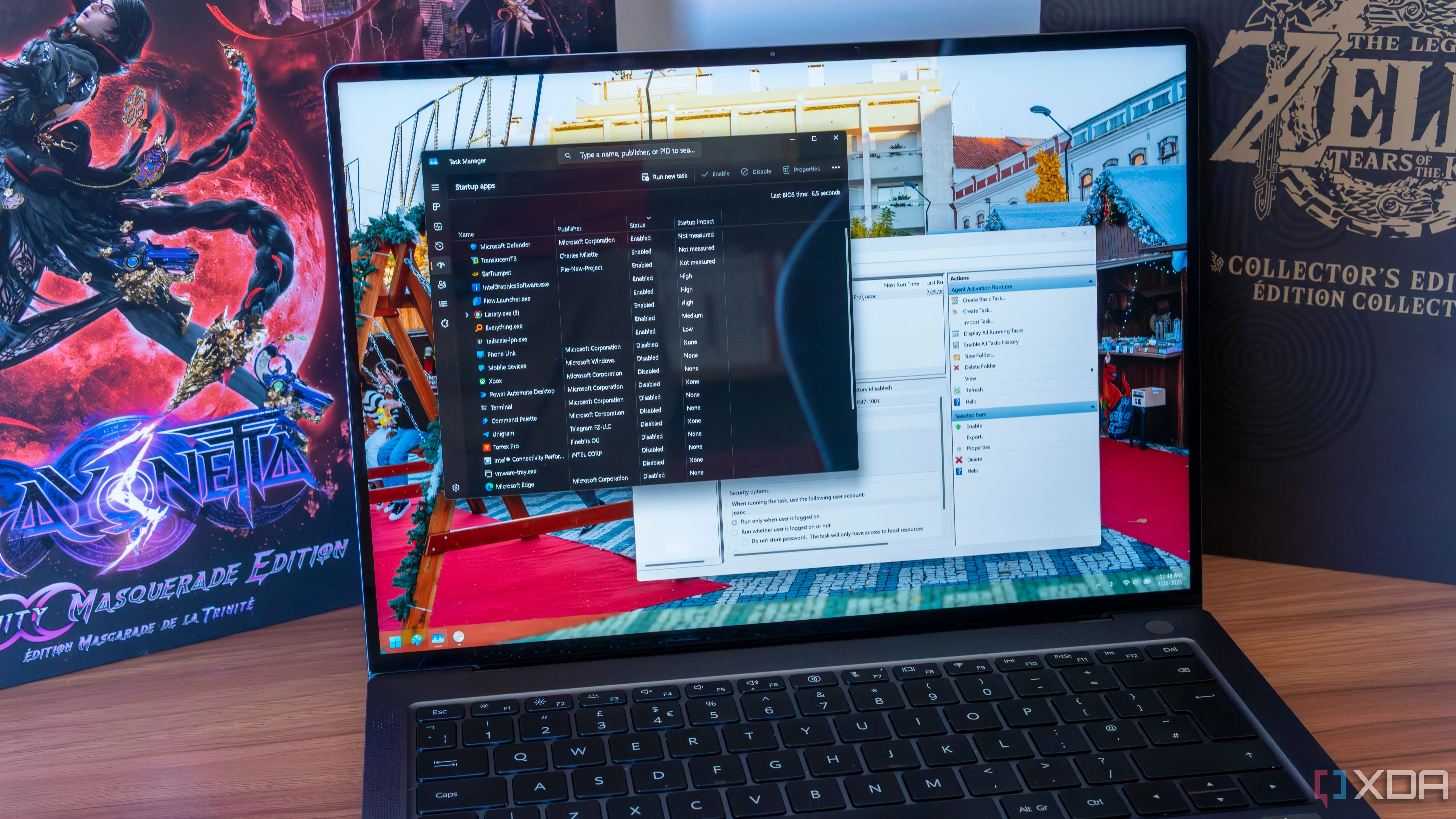 Màn hình laptop Windows 11 hiển thị Task Manager và Task Scheduler, liên quan đến các tác vụ hệ thống sau khi lỗi Easy Anti-Cheat được khắc phục