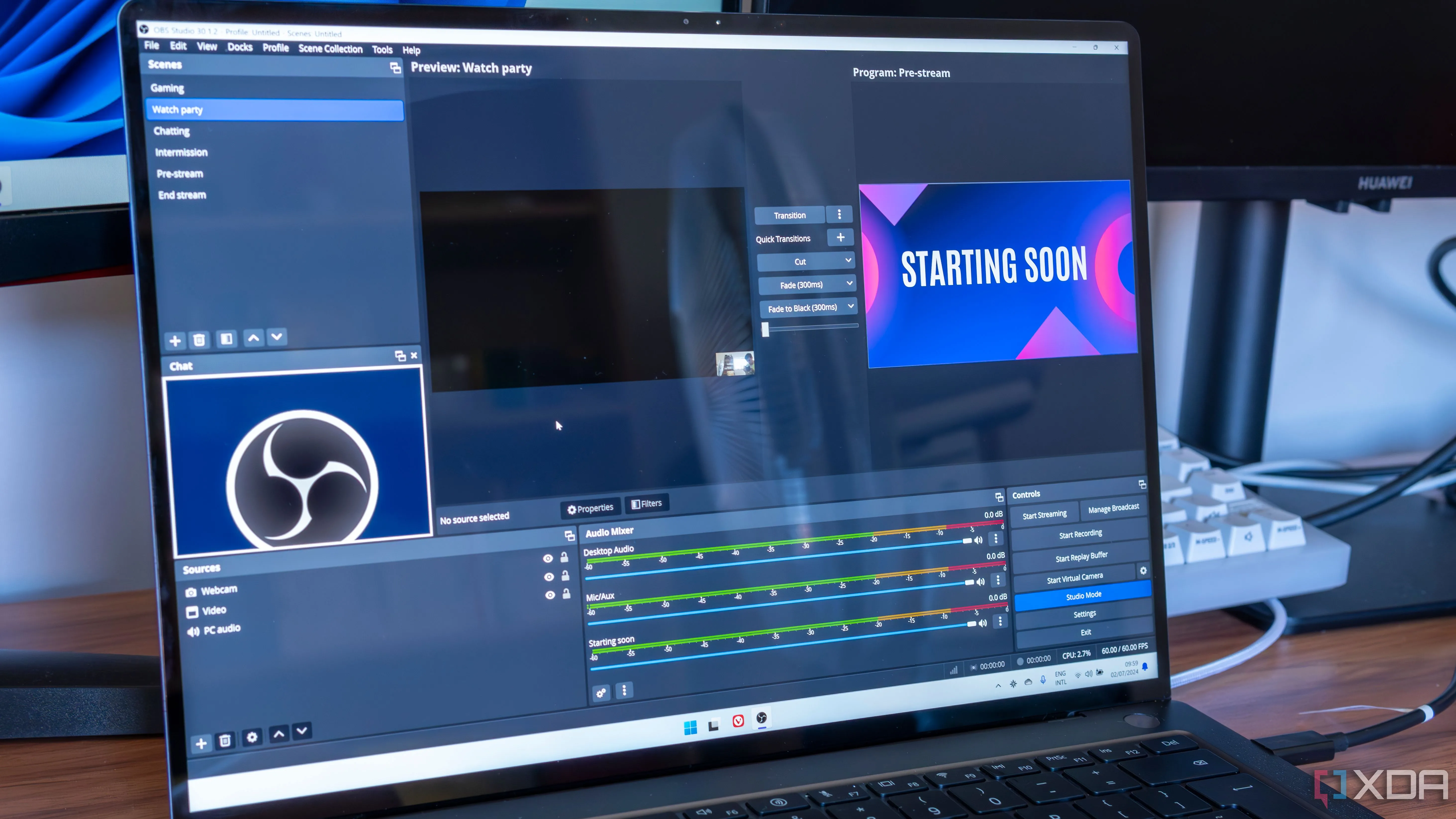 Màn hình máy tính xách tay hiển thị giao diện phần mềm OBS Studio đang ghi hình