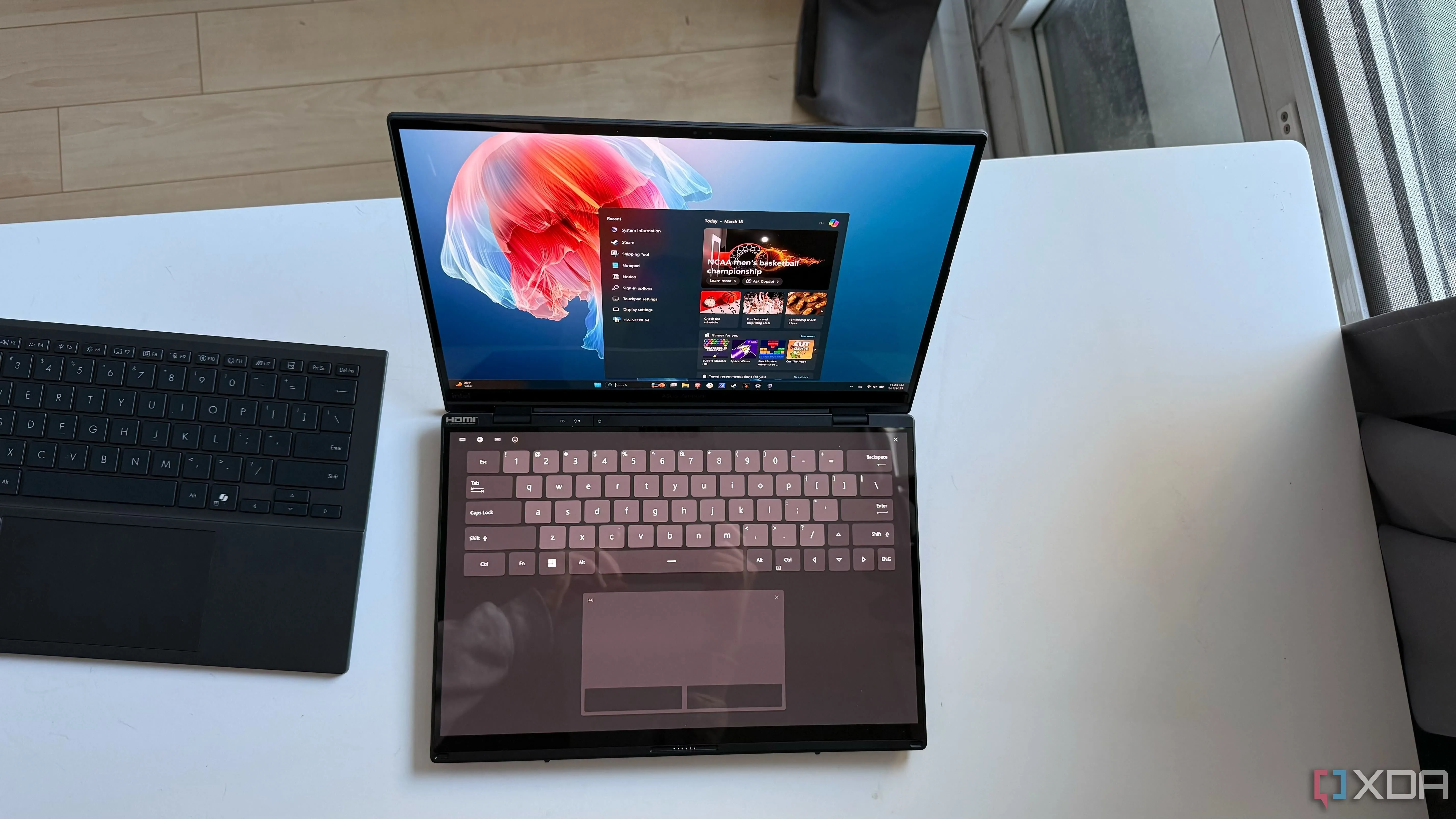 Mẫu laptop Asus Zenbook Duo với thiết kế 2 màn hình cảm ứng linh hoạt