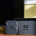 Máy console Nintendo Switch 2 và tay cầm Joy-Con với micro đi kèm