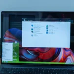 Máy tính xách tay đang chạy Windows 11, đại diện cho các thiết bị PC thế hệ mới.
