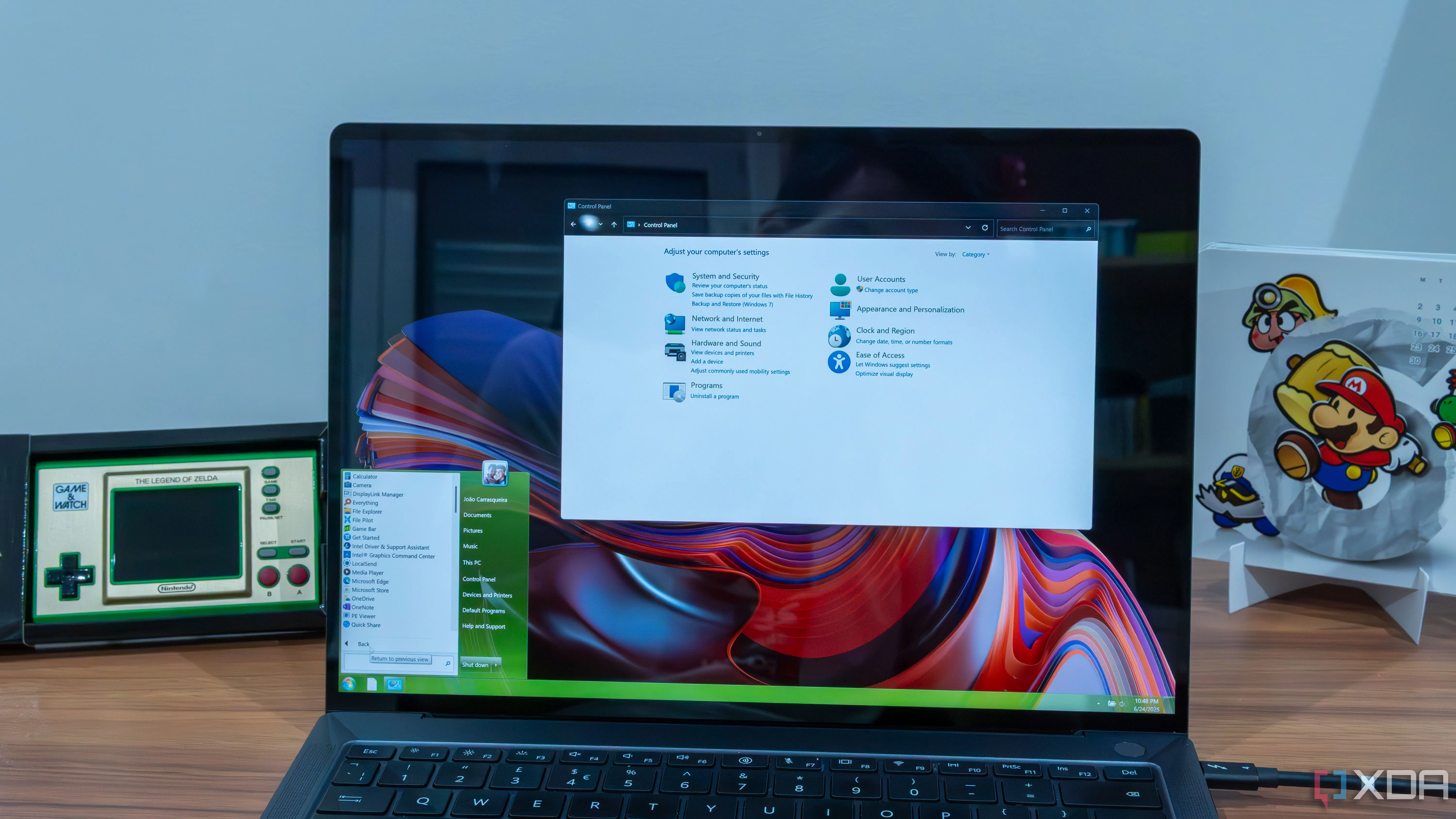Máy tính xách tay đang chạy Windows 11, đại diện cho các thiết bị PC thế hệ mới.