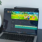 Máy tính xách tay hiển thị giao diện Windows 11