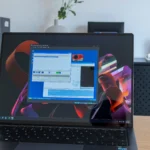Máy tính xách tay Windows 11 đang chạy hệ điều hành Windows XP ảo hóa qua máy ảo.