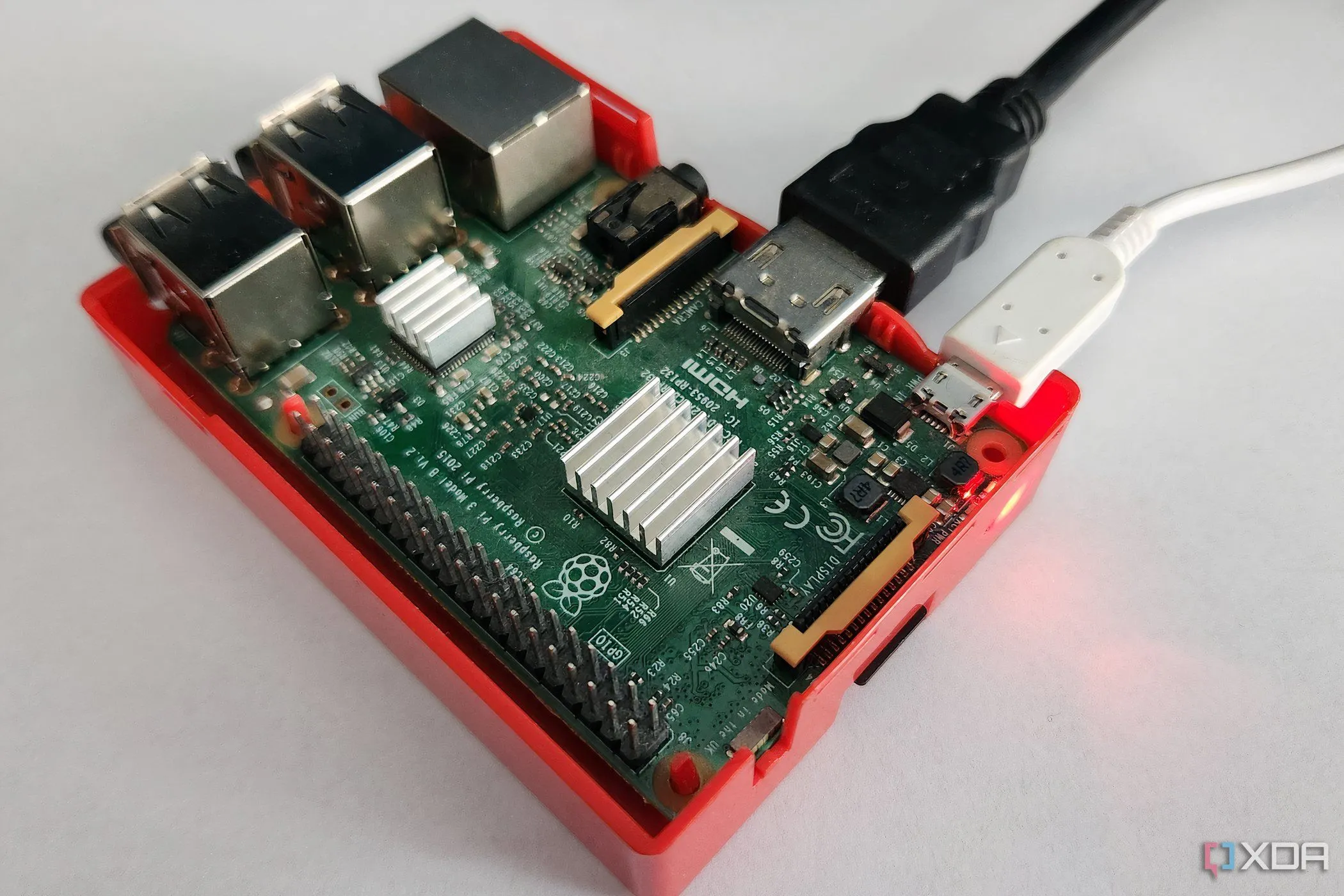 Mô hình Raspberry Pi 3B trong vỏ Lego, minh họa phần cứng phổ biến cho home lab