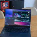 Môi trường desktop Linux trên laptop, minh họa sự chuyển mình của các bản phân phối như Kubuntu sang công nghệ Wayland.