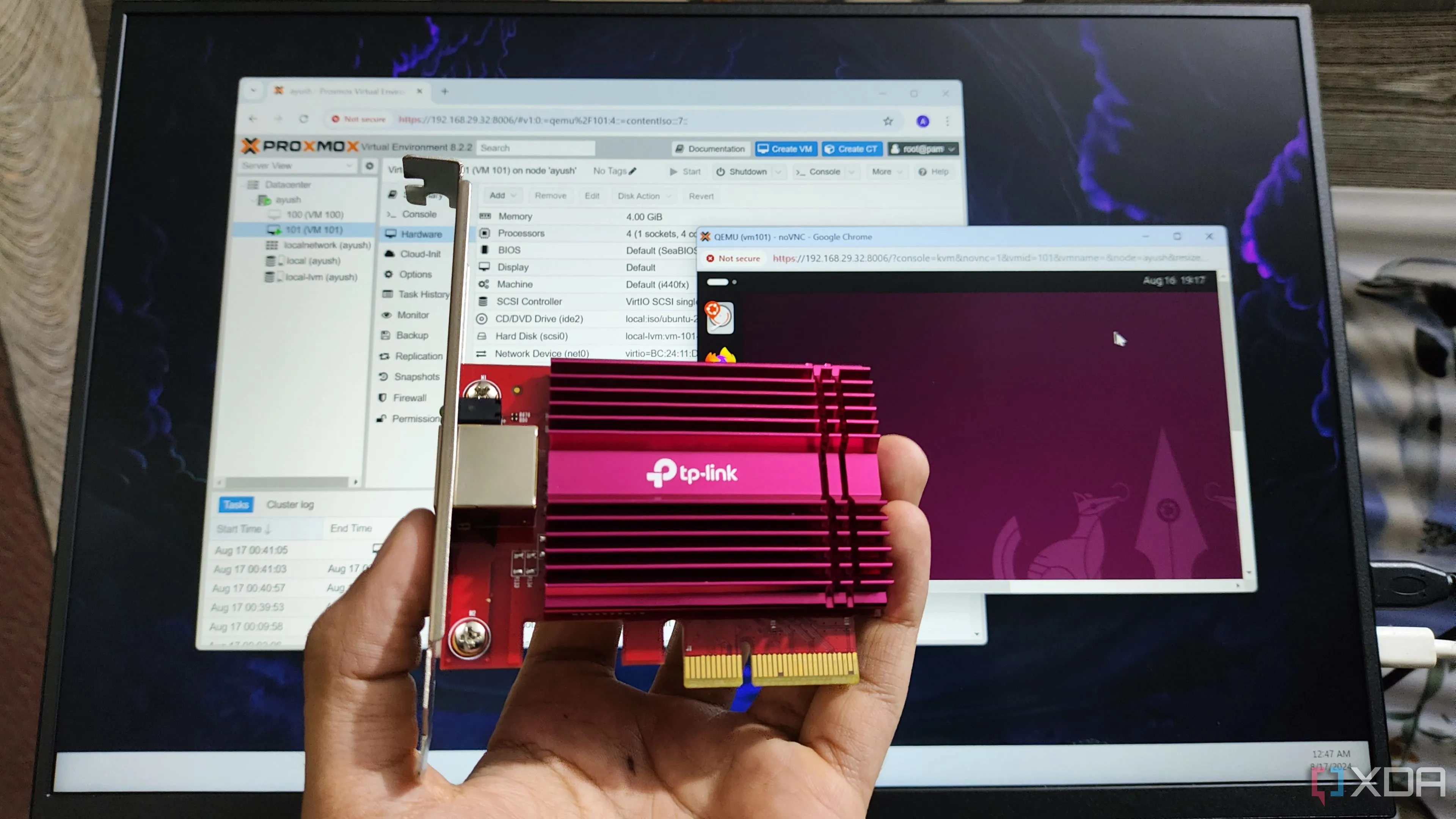 Một người đang cầm card mạng 10GbE, phía sau là màn hình hiển thị giao diện Proxmox UI, nhấn mạnh khả năng hỗ trợ phần cứng rộng rãi và tính linh hoạt của Proxmox so với ESXi.